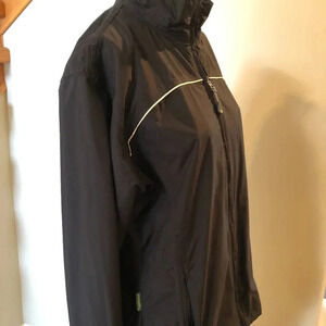 Sunice Typhoon Full Zip Golf Windbreaker Jacket Black w White Accent Trim Sz L